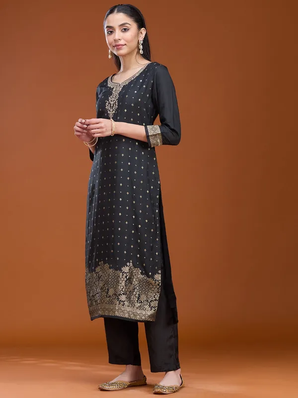 Black_Sequins_Dola_Silk_Readymade_Salwar_Suit