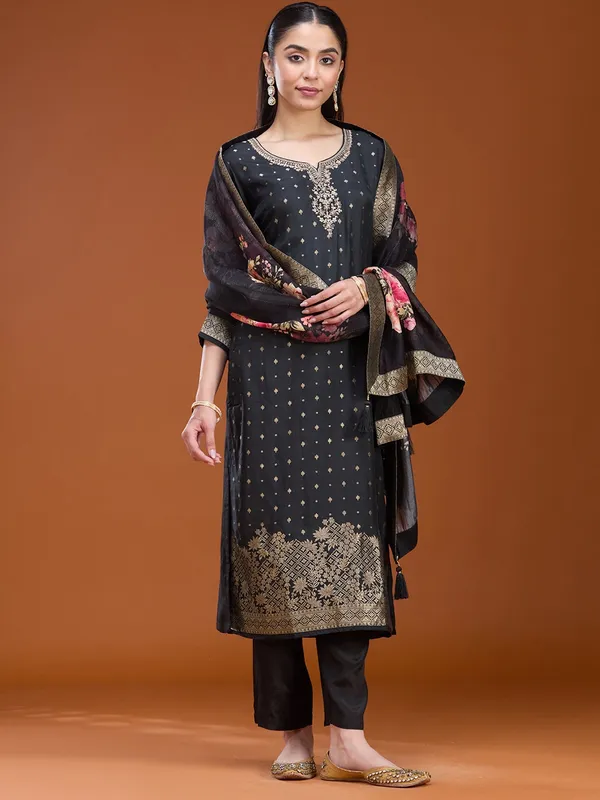 Black_Sequins_Dola_Silk_Readymade_Salwar_Suit