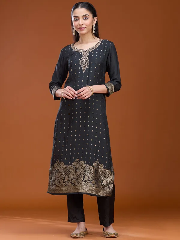 Black_Sequins_Dola_Silk_Readymade_Salwar_Suit
