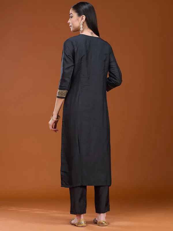 Black_Sequins_Dola_Silk_Readymade_Salwar_Suit