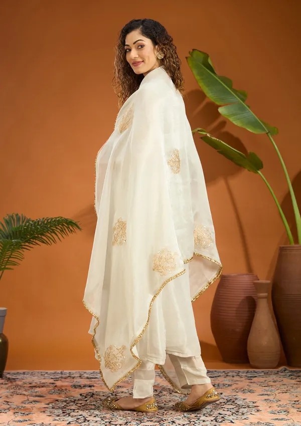 Off_White_Threadwork_Chanderi_Readymade_Salwar_Suit