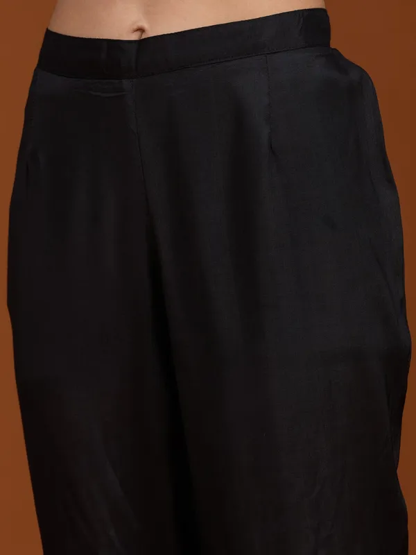 Black_Threadwork_Soft_Raw_Silk_Readymade_Salwar_Suit