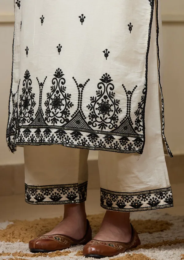 Off_White_Threadwork_Chanderi_Readymade_Salwar_Suit