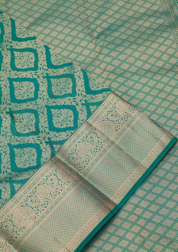 Peacock_Green_Zariwork_Gold_Pure_Silk_Saree