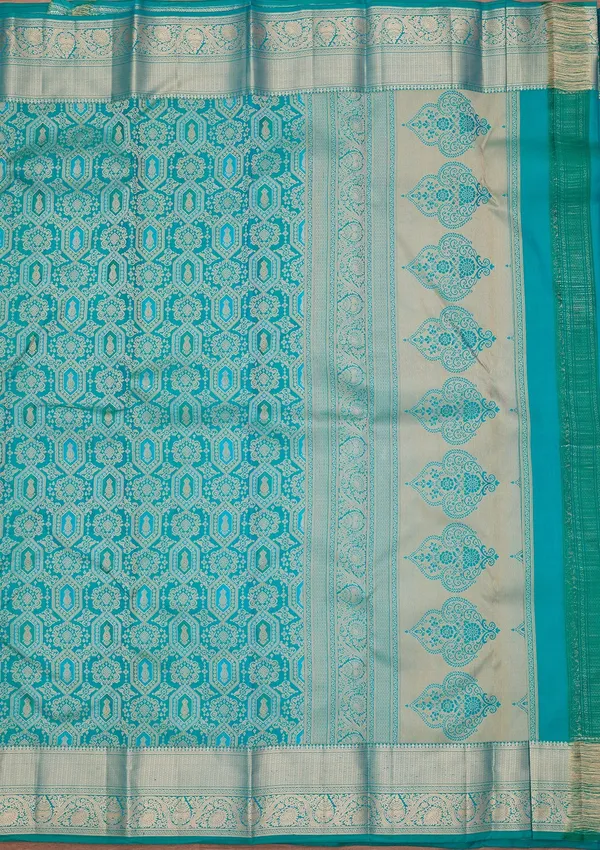 Peacock_Green_Silk_Jaal_Saree_With_Matching_Blouse_Piece