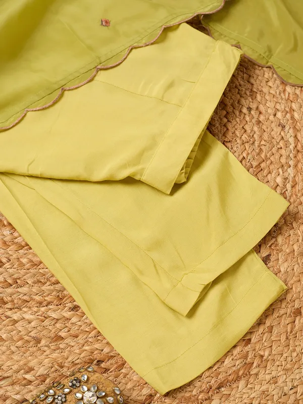 Leaf_Green_Semi_Crepe_Threadwork_Straight_Kurta_With_Pant_Regular_And_Dupatta