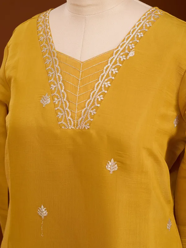 Mustard_Chanderi_Gold_Zariwork_Straight_Kurta_With_Pant_Regular_And_Dupatta