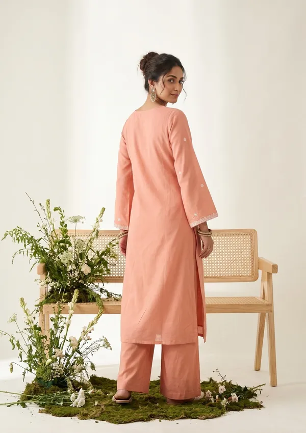 Peach_Soft_Raw_Silk_Threadwork_Straight_Kurta_With_Pant_Regular_And_Dupatta