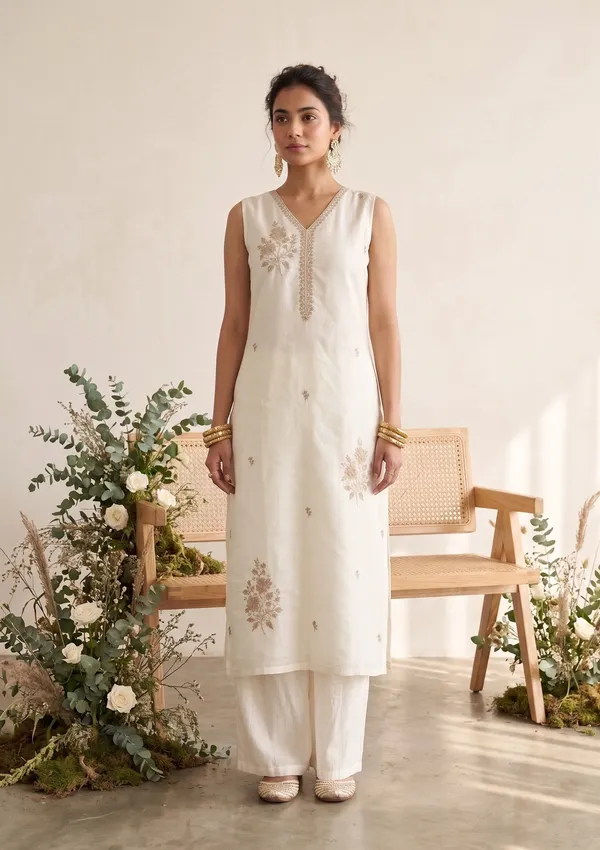 Off_White_Chanderi_Gold_Zariwork_Straight_Kurta_With_Pant_Regular_And_Dupatta