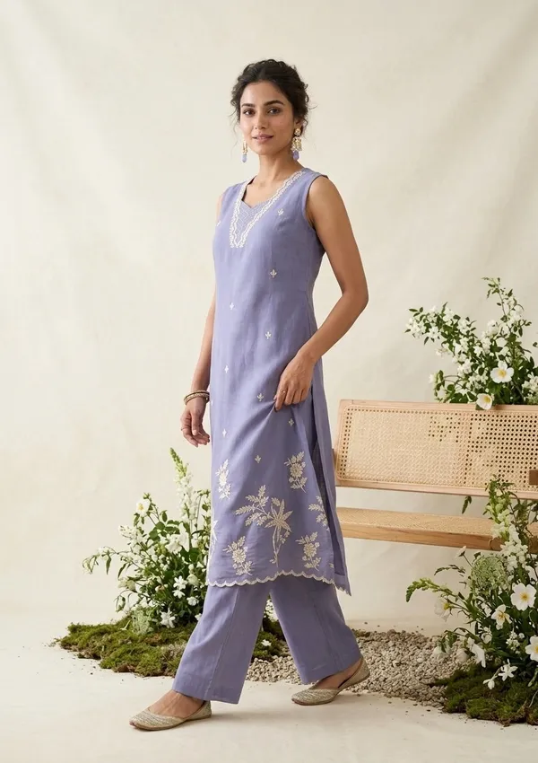 Light_Lavender_Soft_Raw_Silk_Threadwork_A_Line_Kurta_With_Pant_Regular_And_Dupatta