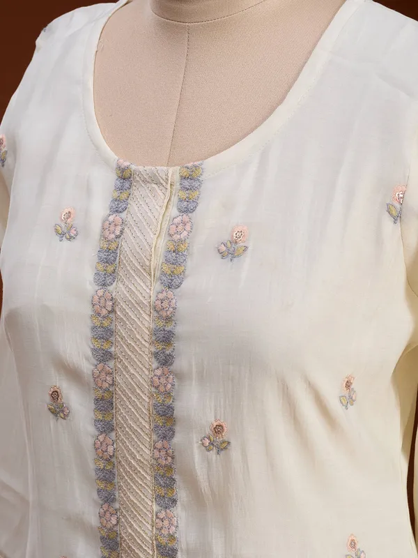 Cream_Peach_Chanderi_Threadwork_Straight_Kurta_With_Regular_Pant_And_Dupatta