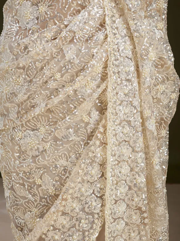 Cream_Net_Threadwork_Saree_With_Matching_Blouse_Piece