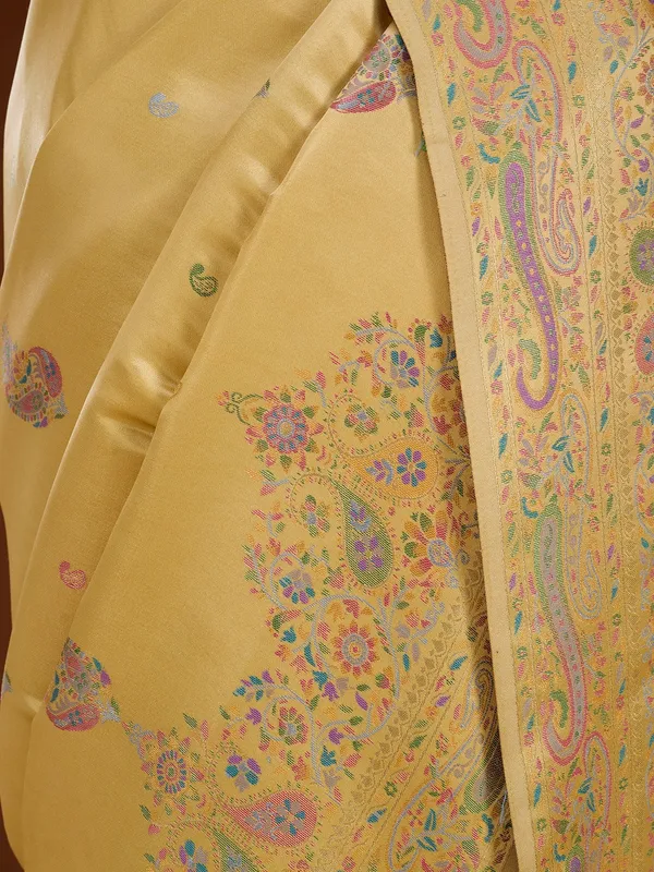 Gold_Silk_Buti_Saree_With_Matching_Blouse_Piece