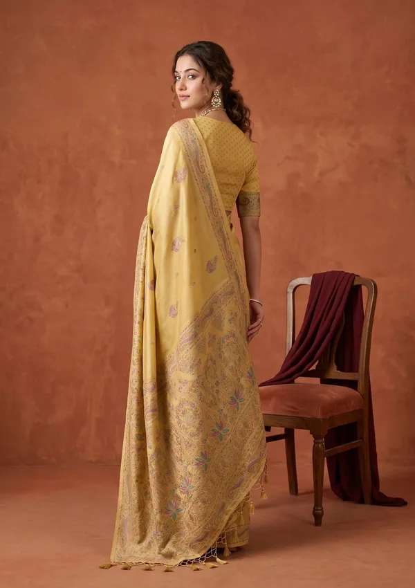 Gold_Silk_Buti_Saree_With_Matching_Blouse_Piece