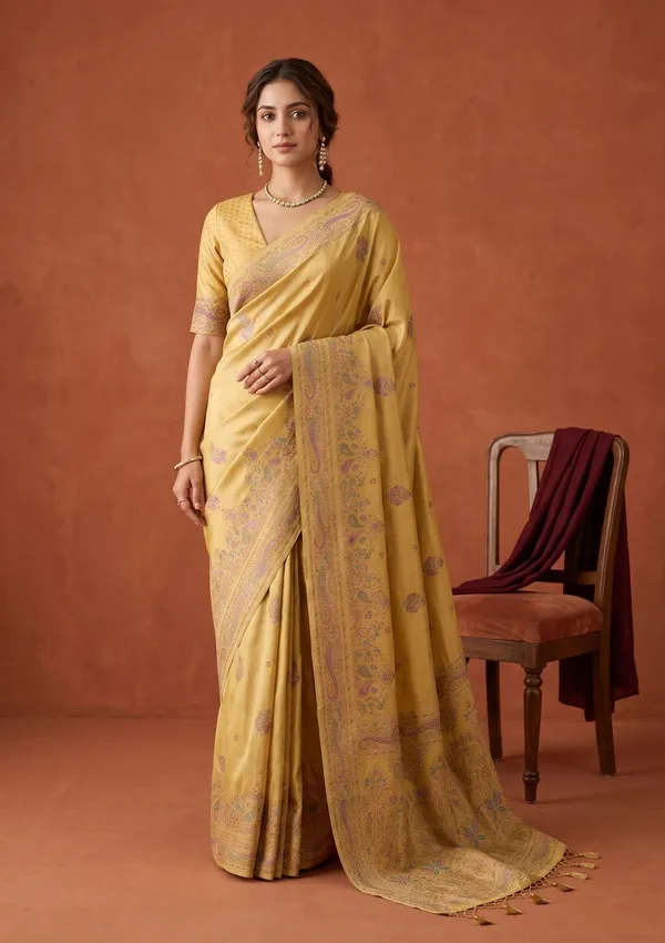 Gold_Silk_Buti_Saree_With_Matching_Blouse_Piece