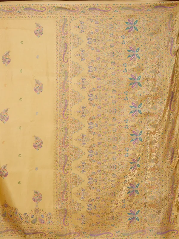 Gold_Silk_Buti_Saree_With_Matching_Blouse_Piece