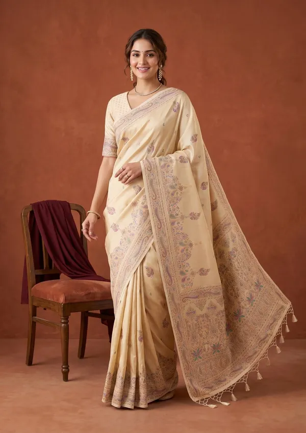 Cream_Silk_Buti_Saree_With_Matching_Blouse_Piece