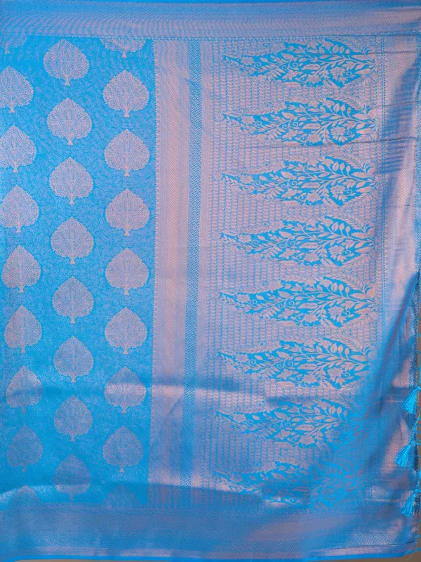 Turquoise_Blue_Silk_Jaal_Saree_With_Matching_Blouse_Piece