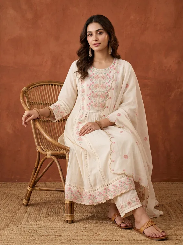 Cream_Threadwork_Cotton_Readymade_Salwar_Suit