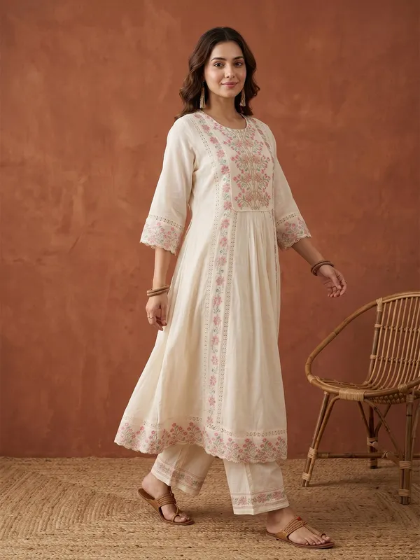 Cream_Threadwork_Cotton_Readymade_Salwar_Suit