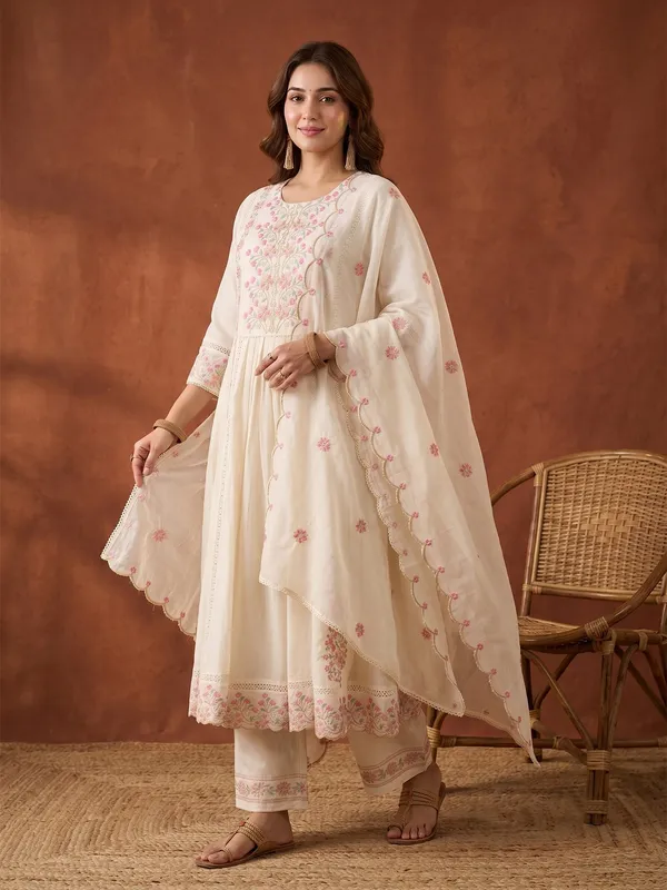 Cream_Threadwork_Cotton_Readymade_Salwar_Suit