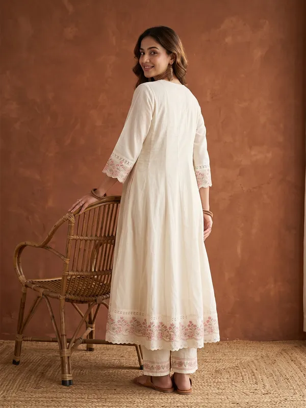 Cream_Threadwork_Cotton_Readymade_Salwar_Suit