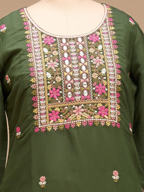 Bottle_Green_Threadwork_Art_Silk_Readymade_Salwar_Suit