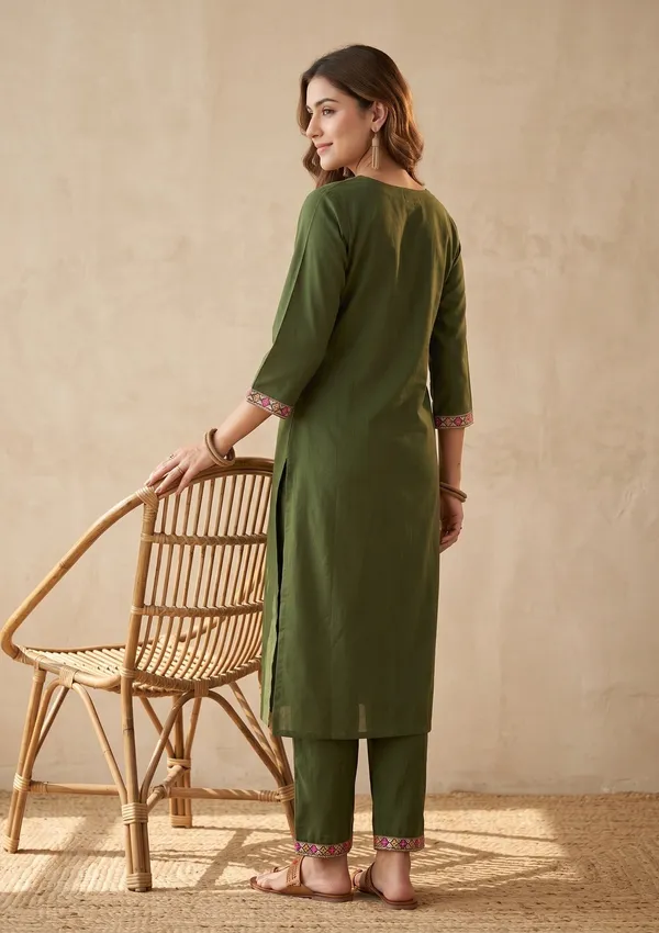 Bottle_Green_Threadwork_Art_Silk_Readymade_Salwar_Suit