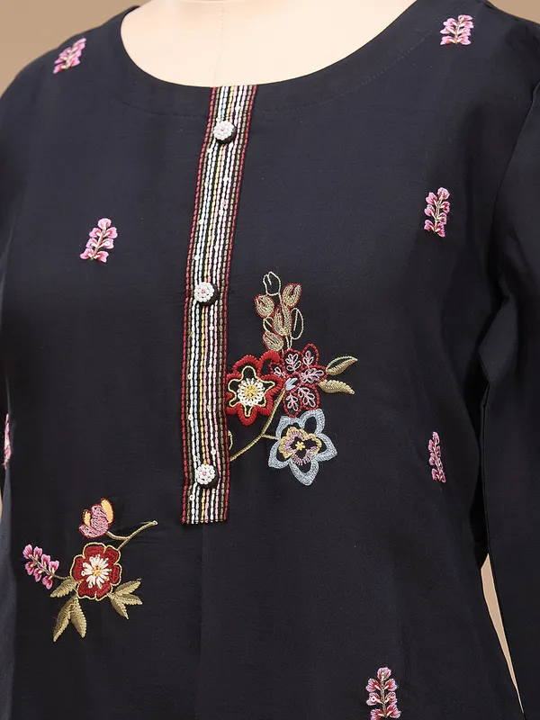 Black_Threadwork_Art_Silk_Readymade_Salwar_Suit