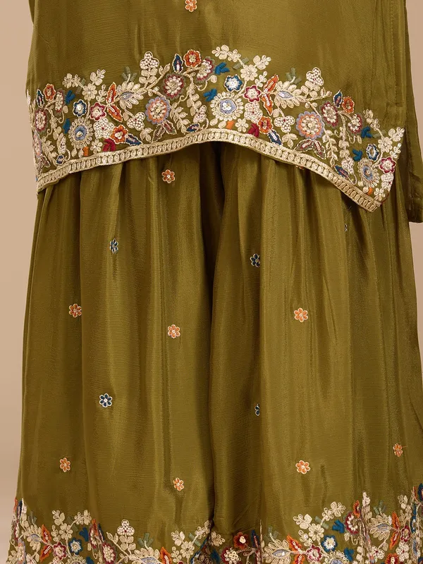 Mehendi_Threadwork_Crepe_Readymade_Salwar_Suit