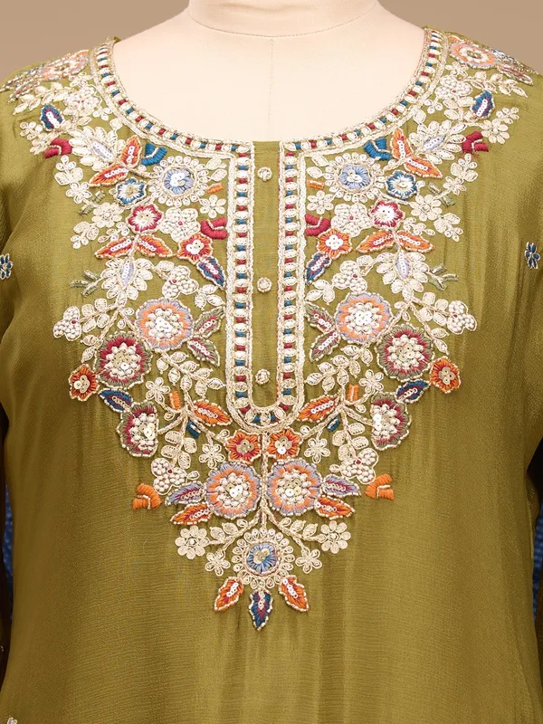 Mehendi_Threadwork_Crepe_Readymade_Salwar_Suit
