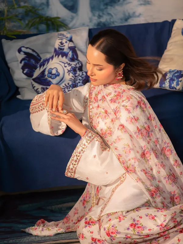 Women's_Floral_Embroidered_Kurta_Palazzo_Set_with_Dupatta