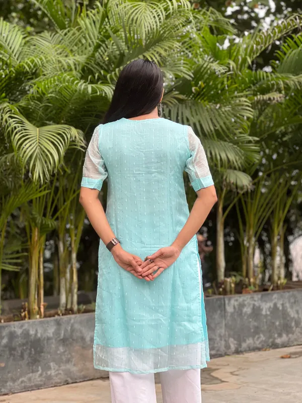 Aqua_Textured_Straight_Kurta_For_Women