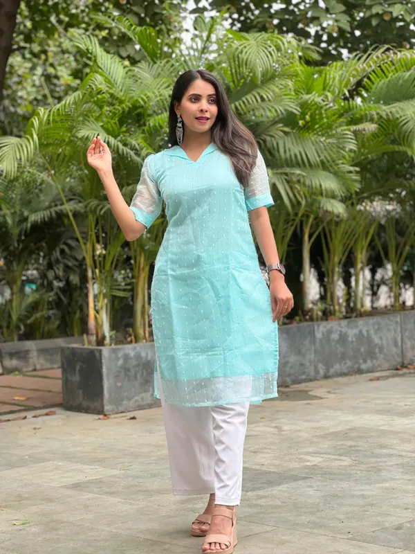 Aqua_Textured_Straight_Kurta_For_Women