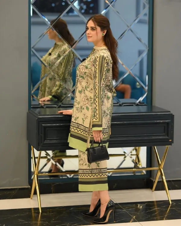 Beige_Floral_Printed_Kurta_Co-Ord_Set_For_Women