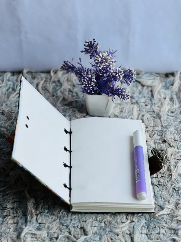 Psychedelic_Floral_Cat_Hardbound_Lock_Diary_200_Unruled_Pages_7X5_In