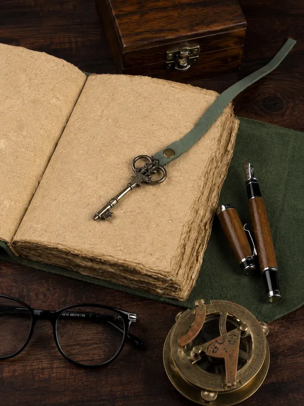 Handmade_Vintage_Olive_Green_100%_Genuine_Buffalo_Leather_Journal_With_Antique_Deckle_Edge_Paper_For_Writing_&_Sketching_-_Antique_Brass_Skeleton_Key_&_Leather_Wrap_Strap,_200_Unruled_Pages,_Portable_7X5_Inch_Hand-Stitched_Diary_For_Men_&_Women