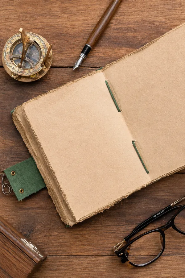 Handmade_Vintage_Emerald_Green_100%_Genuine_Buffalo_Leather_Journal_With_Antique_Deckle_Edge_Paper_For_Writing_&_Sketching_-_Vintage_Brass_Finish_Lock,_200_Unruled_Pages,_Portable_7X5_Inch_Hand-Stitched_Diary_For_Men_&_Women