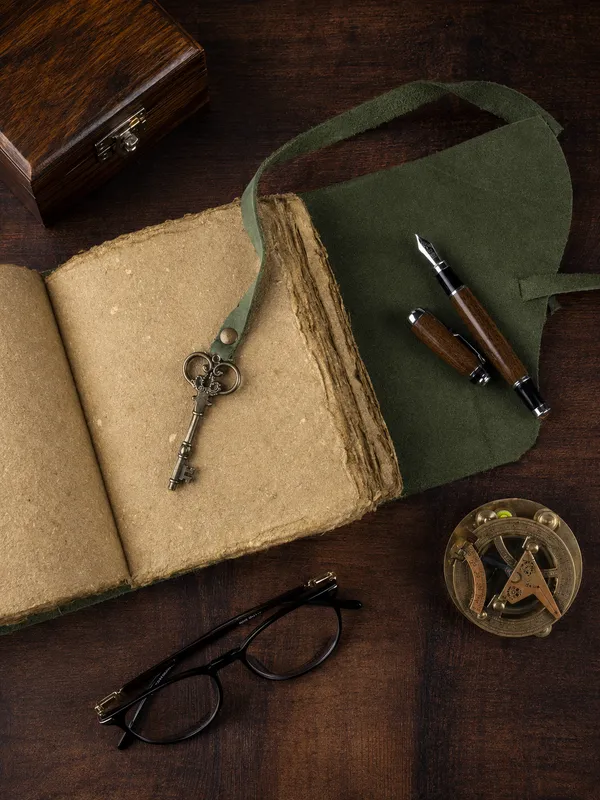 Handmade_Vintage_Olive_Green_100%_Genuine_Buffalo_Leather_Journal_With_Antique_Deckle_Edge_Paper_For_Writing_&_Sketching_-_Antique_Brass_Skeleton_Key_&_Leather_Wrap_Strap,_200_Unruled_Pages,_Portable_7X5_Inch_Hand-Stitched_Diary_For_Men_&_Women