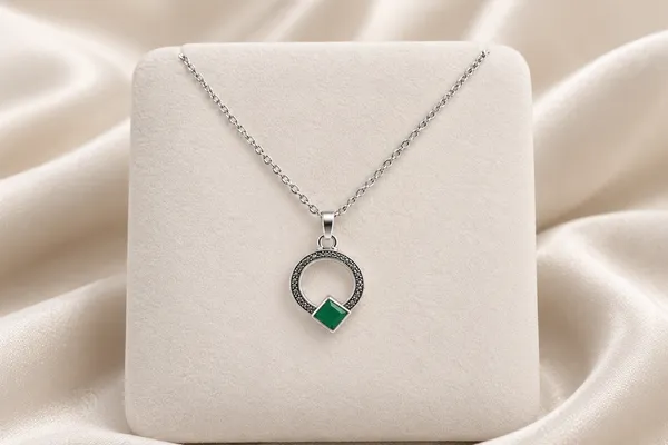 Silver_Green_Square_Stone_Round_Pendant_Necklace_For_Women