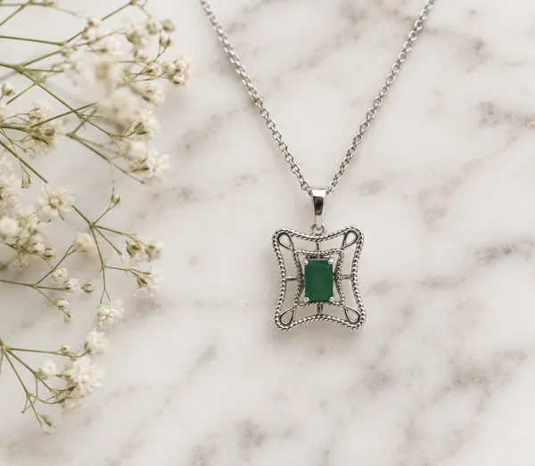 Silver_Green_Stone_Rectangular_Pendant_Necklace_For_Women