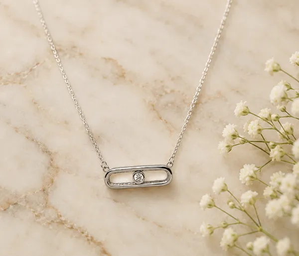 Silver_Oval_Chain_Pendant_Necklace_For_Women