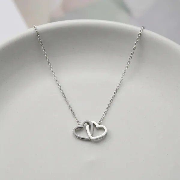 Silver_Interlocking_Heart_Chain_Pendant_Jewellery_For_Women
