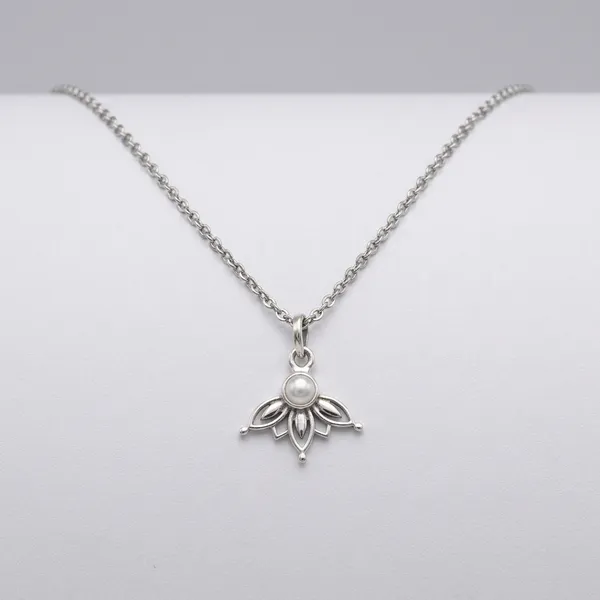 Silver_Tone_Floral_Pearl_Pendant_Necklace_For_Women