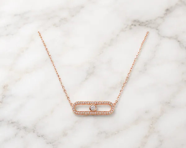 Rose_Gold_Oval_Chain_Pendant_Necklace_For_Women