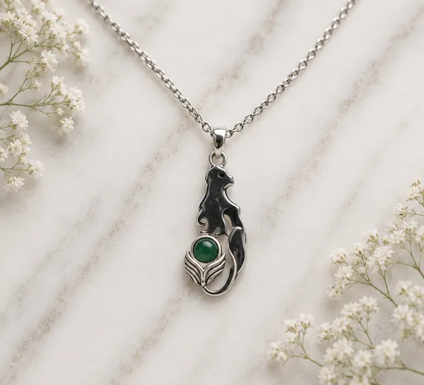 Silver_Green_Stone_Dark_Pendant_Chain_Necklace_For_Women