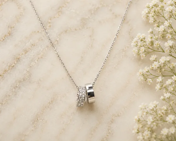 Silver_Geometric_Chain_Pendant_Necklace_For_Women