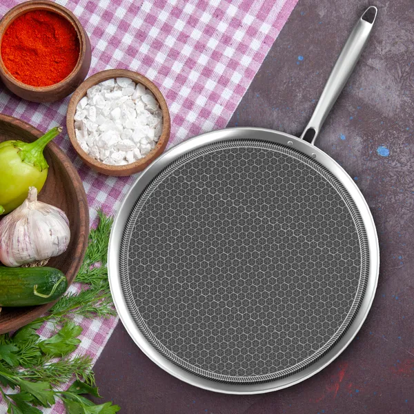 Hy-Tech_Triply_Non_Stick_Dosa_Tawa_|_Stainless_Steel_Tawa_for_Dosa_|_Tawa_for_Roti/Chapati/Paratha_|_Metal_Spatula_Friendly,_4.0_mm_Thick,_Honeycomb_Pattern,_Riveted_Handle,_Food_Safe