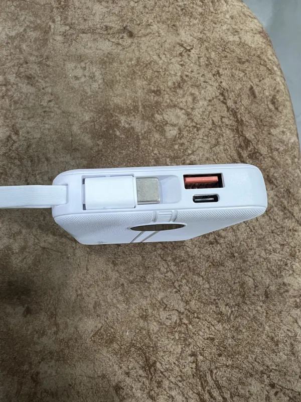 White_10000Mah_Power_Bank_With_Built_And_In_Lightning_Cable