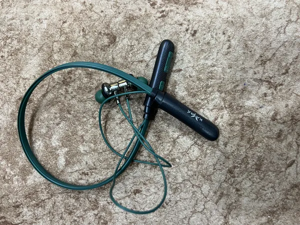Black_12_Wireless_Neckband_In_And_Ear_Earphones